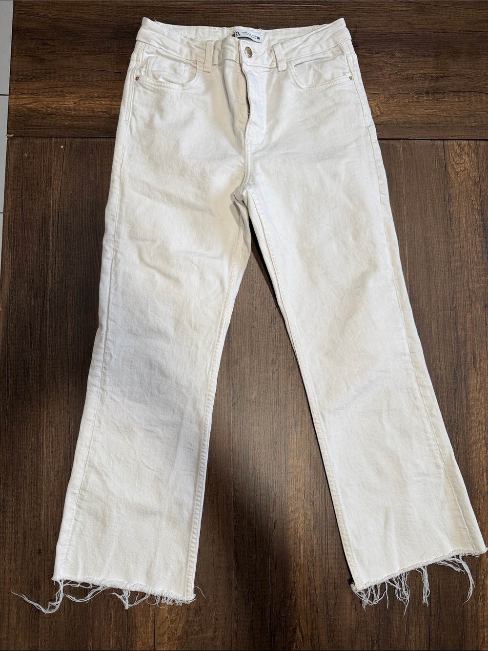 Zara White High Rise Cropped‎ Flare Jeans Raw Hem Women’s Size 8 EU 40